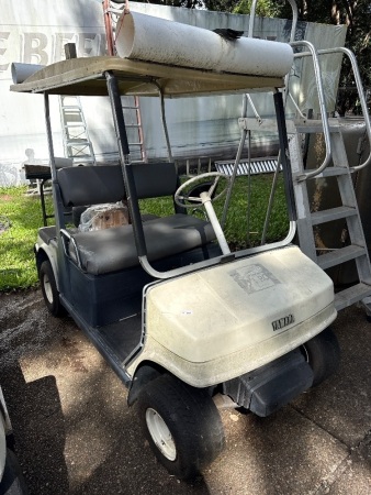 Yamaha petrol powered golf buggy with canopy plus accessories and spare wheels