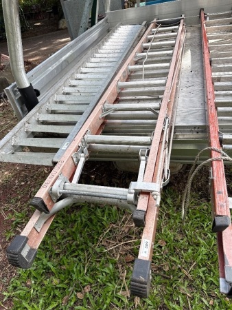Fibreglass and aluminium electricians extension ladder - qty choice 389, 390