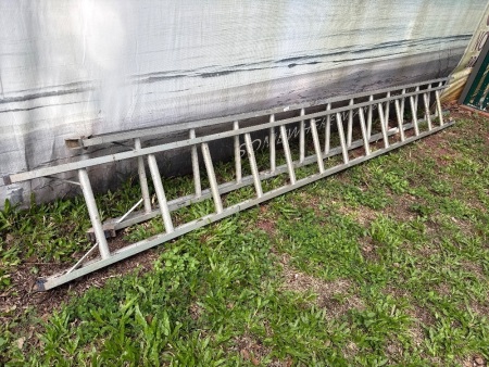 2x aluminium ladders &ndash; one has a busted rung