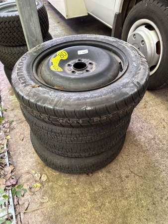 4x spare rims and tyres