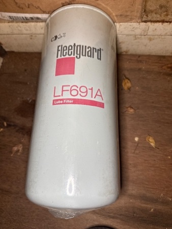 5x Fleetguard LF691A lube filters