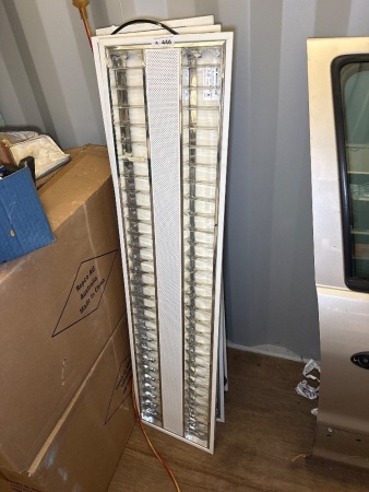 3x Electric vision lighting