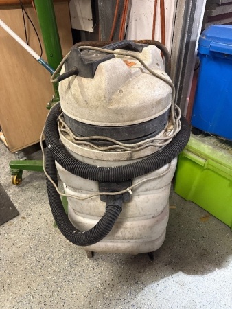 Industrial vacuum cleaner