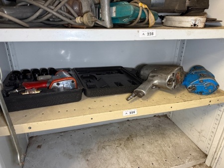 Shelf lot of pneumatic rattle guns