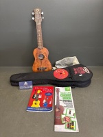 Luna Ukulele Honu in Case