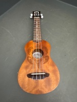 Luna Ukulele Honu in Case - 2