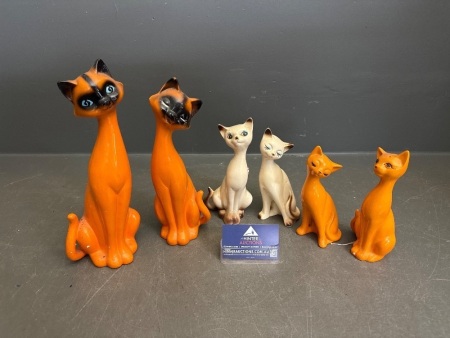 Assortment of Ceramic Cat Figurines (2 Pairs of Salt & Pepper Shakers)