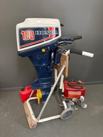 Honda 100CC Boat Motor on Stand with Honda Fuel Tank - unsure of working order