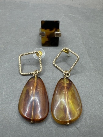 Orange Stone Look Pair of Earrings & Ring