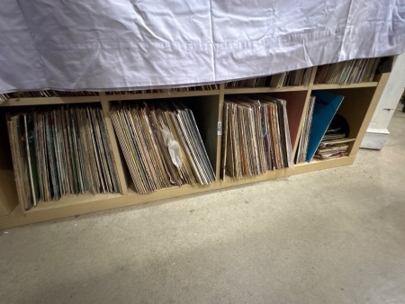 Large Lot of Mixed Genre LP Vinyl Records - please note we do not inspect each record (quantity choice lots 130 to 134)