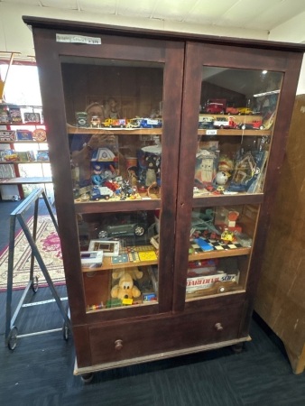 Display Cabinet (contents not included)