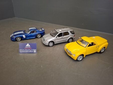 3 Vintage Model Cars 1:18