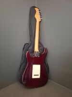 Magnum Electric Guitar in Case - 4