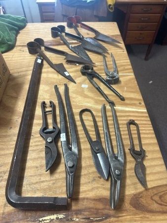 Assortment of Pincers & Tin Snips - Some Marked