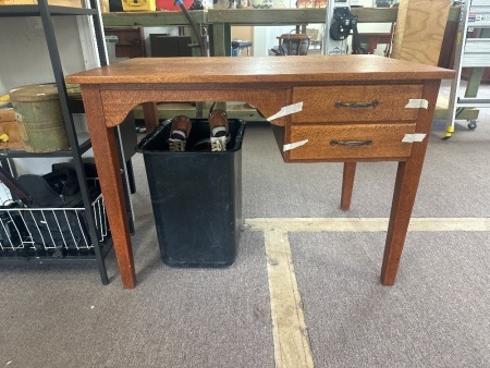 Wooden 2 Drawer Desk