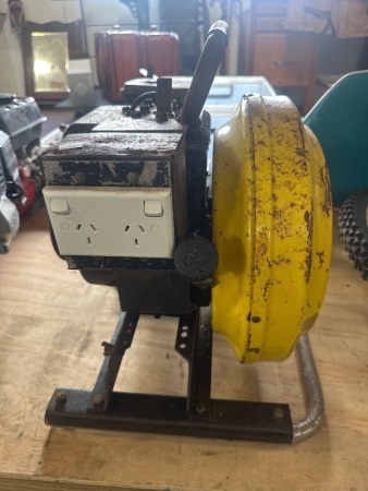 McCULLOCH Mite-E-Lite Generator