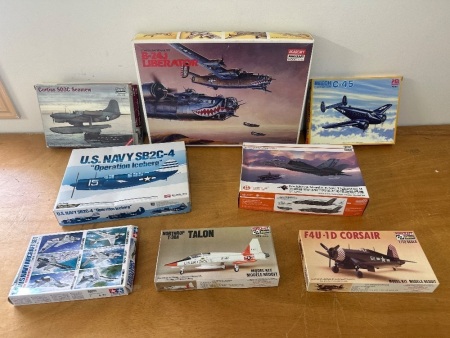 8x Military Aeroplane Models