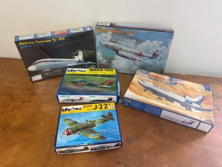 5 x Aeroplane Models inc Swedish Models