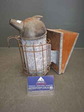 Vintage Bee Smoke Pump
