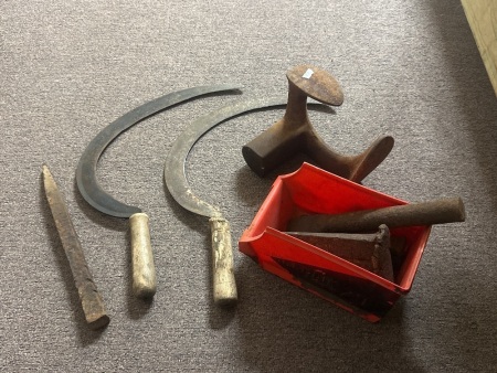 Mixed Tool Lot - Incs 6 Coal Chisels, 2 Wheat Slashers & Steel Shoe Gobbler