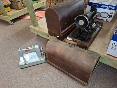 3 Vintage Sewing Machines - Incs 2 Singer Machines & 1 Essex Miniature Machine