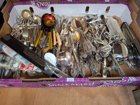Bulk lot of mostly silver plate cutlerry
