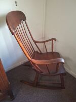 Antique wooden rocking chair - 2