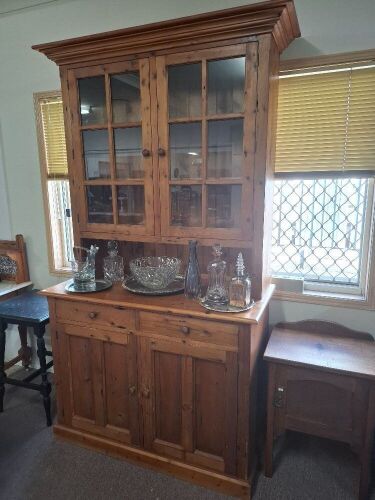 Pine kitchen hutch