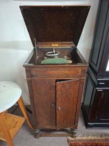 Rexonola upright gramophone
