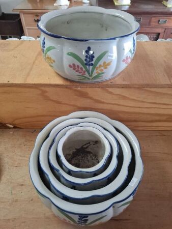 Graduated glazed pots