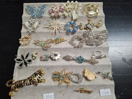 Assorted Vintage Brooches