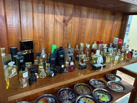 Shelf lot of assorted perfumes