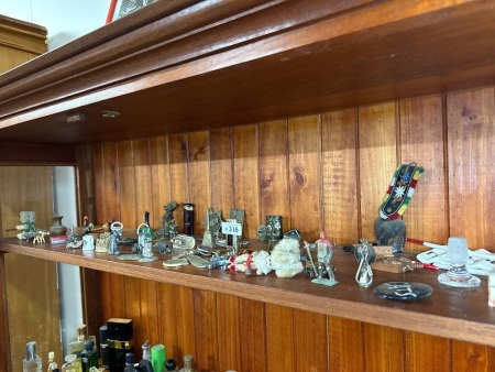 Shelf lot of miniture collectables