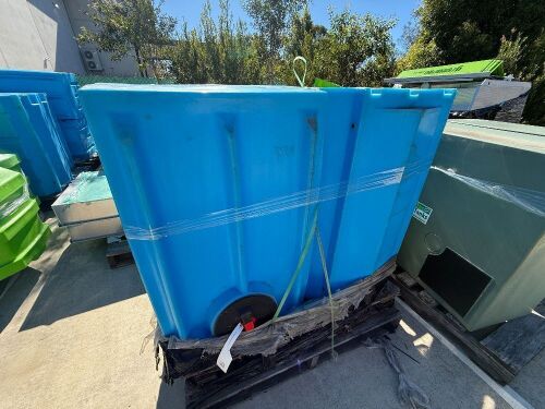 2 x 450 Litre rectangle tank blue