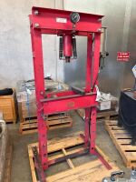 Hydraulic press