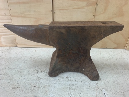 Vintage Blacksmiths Anvil by Norrisez England 143lb