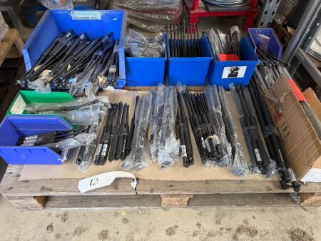 Pallet of various struts