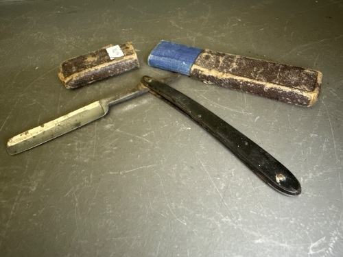 Roxo Cut-Throat Razor in Original Case