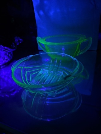 Two uranium/glow glass dishes
