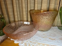 2x pink glass bowls