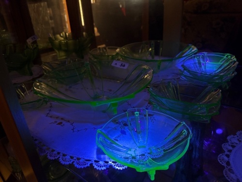 Green depression uranium/glow glass bowl set