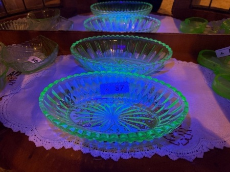 2x Green depression, uranium/glow glass bowls