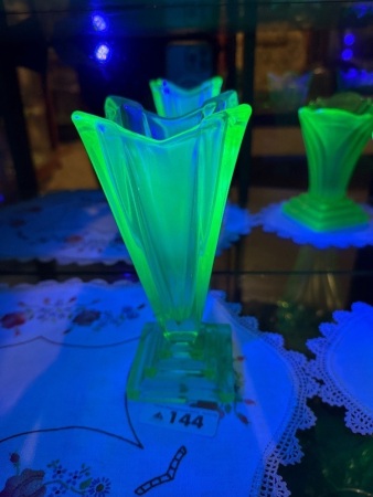 Green depression, uranium/glow glass vase