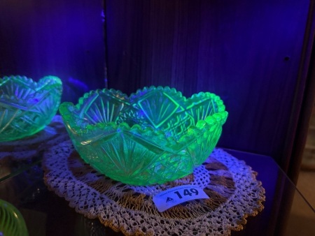 Green depression, uranium/glow glass bowl