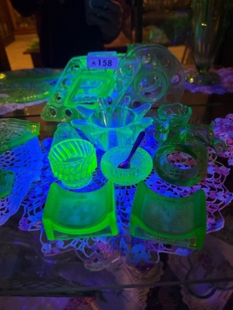 Assortment of green uranium/glow glass pieces