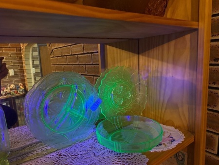 2x green uranium/glow glass plates plus bowl