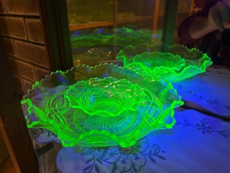2x yellow uranium/glow glass ruffle edge bowls - chip on rim of larger bowl