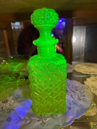 Yellow pressed/cut uranium/glow glass whiskey kit decanter
