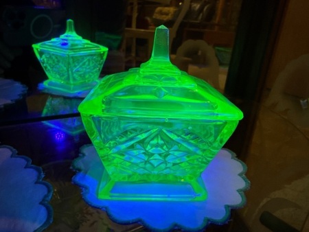 Green depression, uranium/glow glass sugar bowl