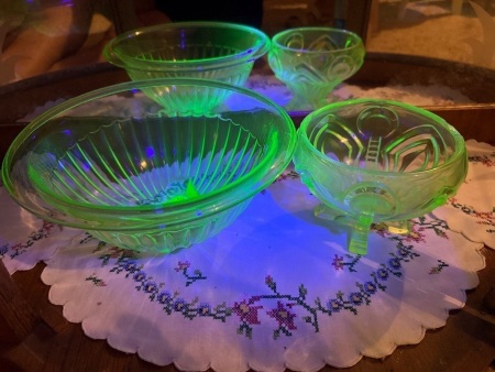 2x Green uranium/glow glass bowls - Chicken and Mobile Chip on smaller bowl